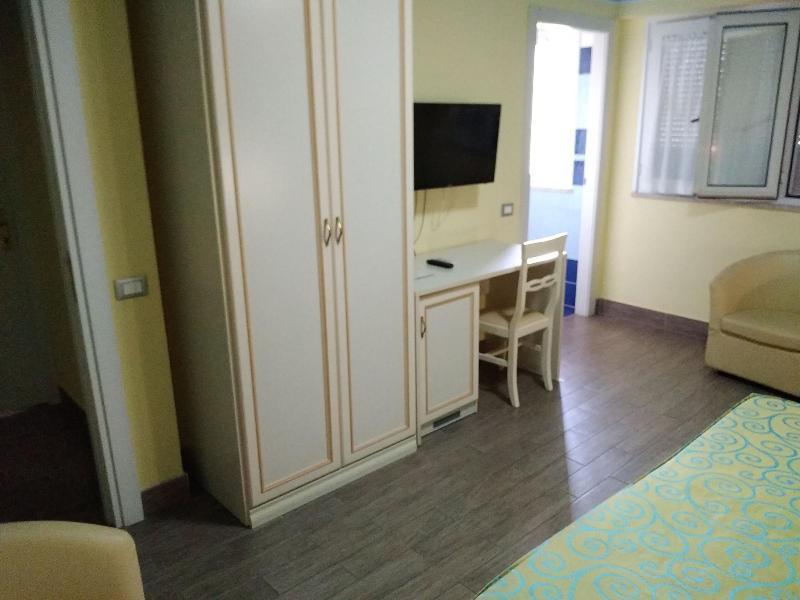Hotel Villa Aurora Latina Esterno foto