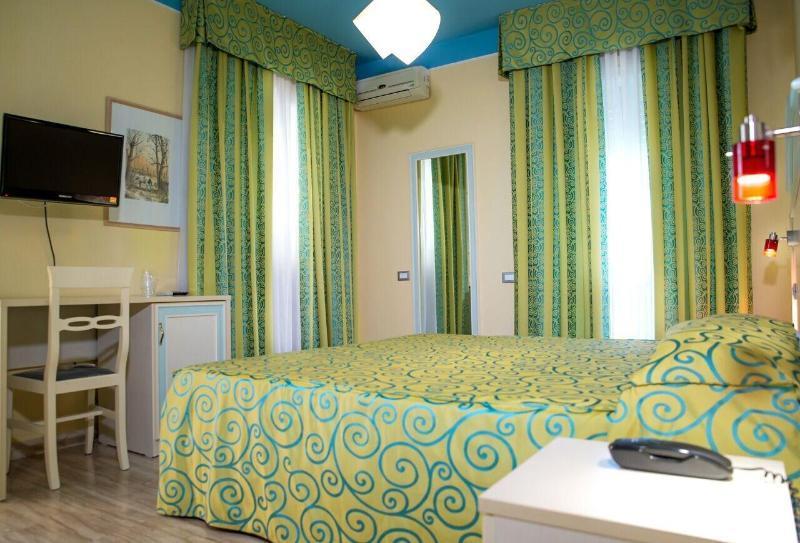 Hotel Villa Aurora Latina Esterno foto