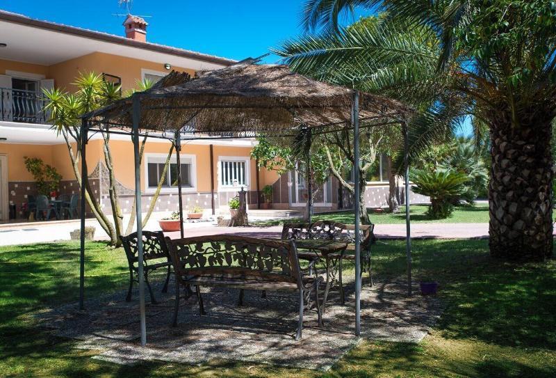 Hotel Villa Aurora Latina Esterno foto