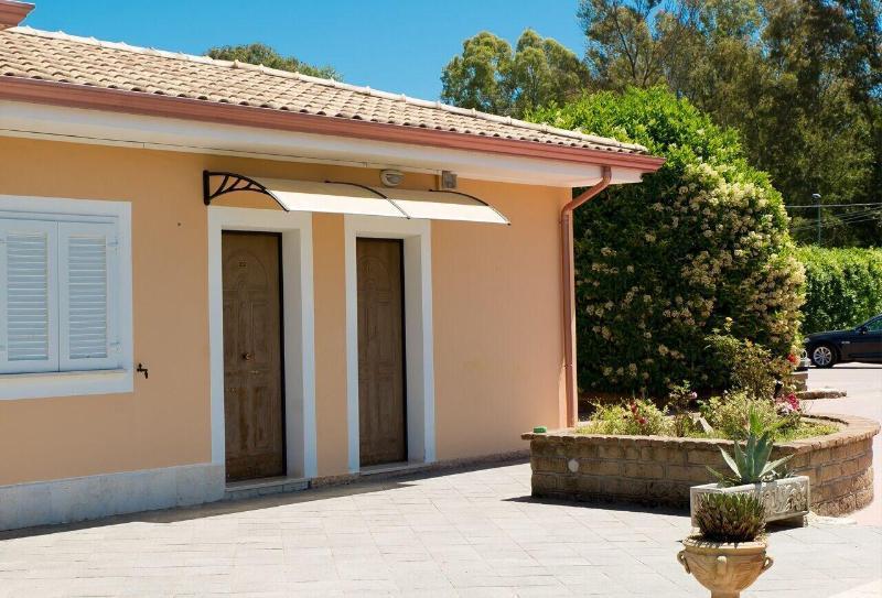 Hotel Villa Aurora Latina Esterno foto