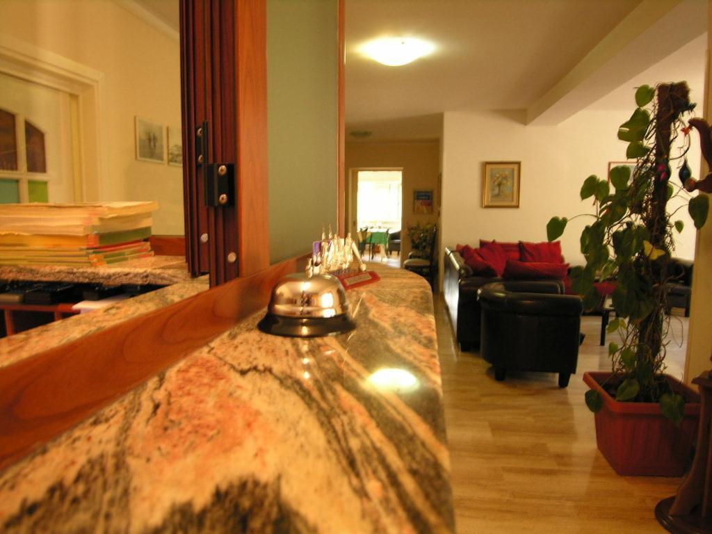 Hotel Villa Aurora Latina Esterno foto