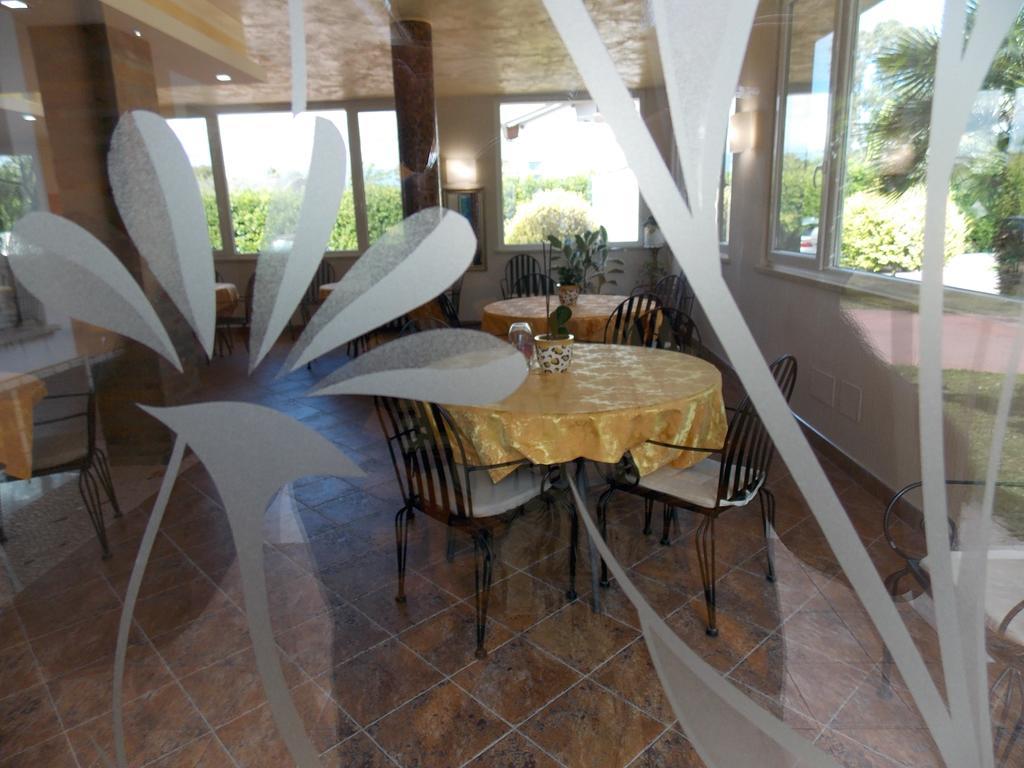 Hotel Villa Aurora Latina Esterno foto
