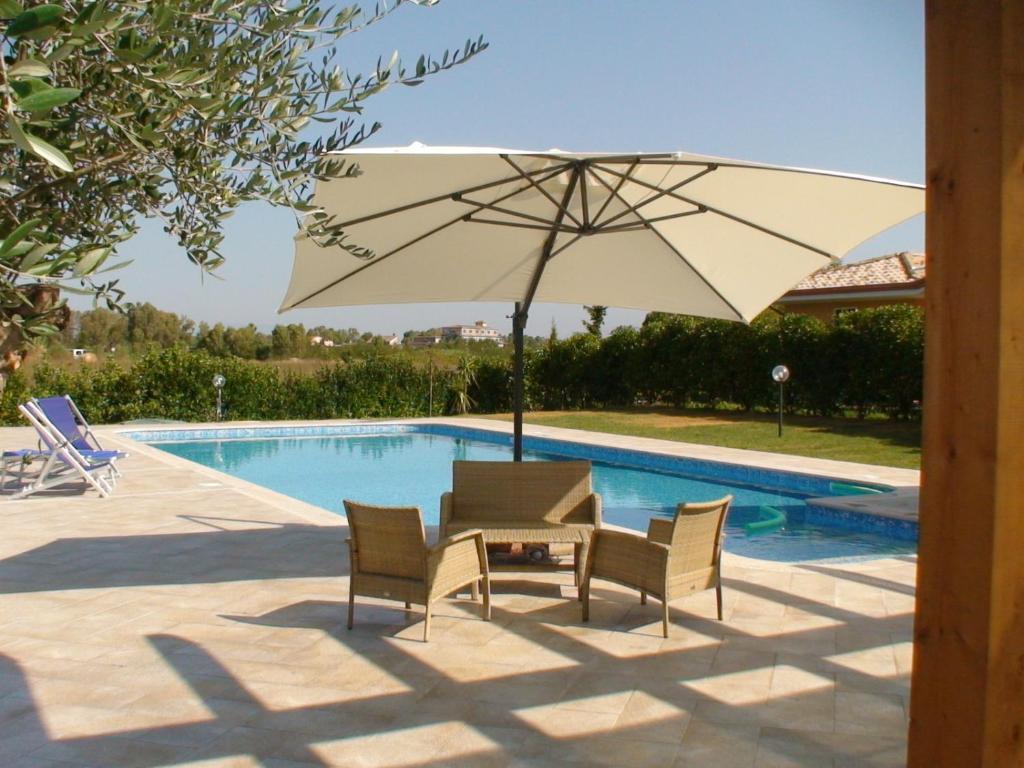 Hotel Villa Aurora Latina Esterno foto