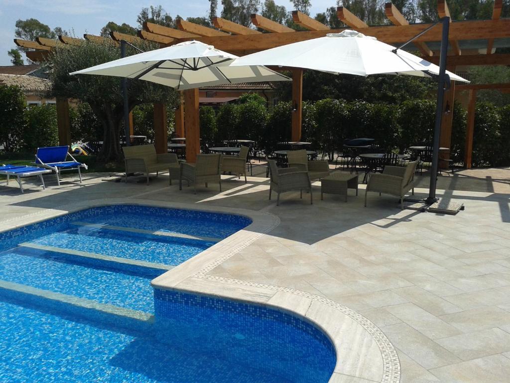 Hotel Villa Aurora Latina Esterno foto