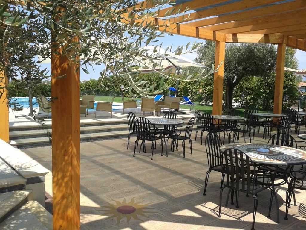 Hotel Villa Aurora Latina Esterno foto