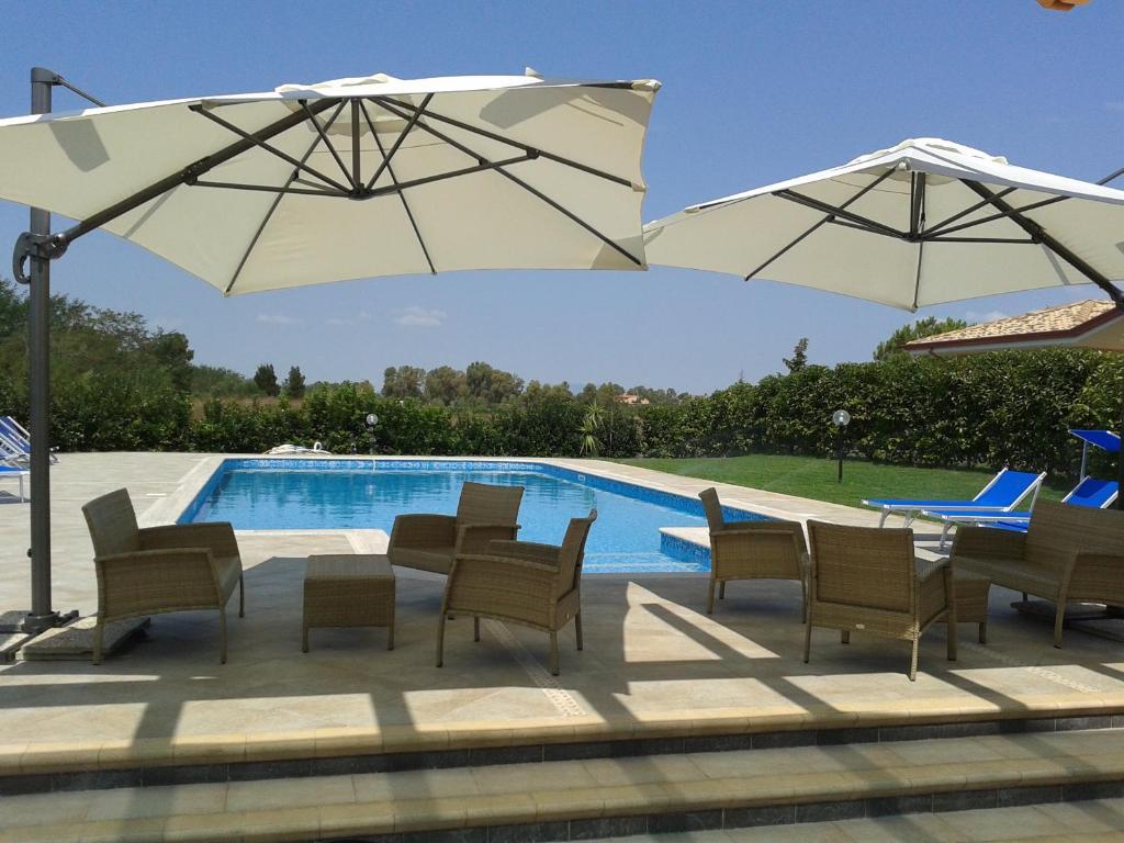 Hotel Villa Aurora Latina Esterno foto