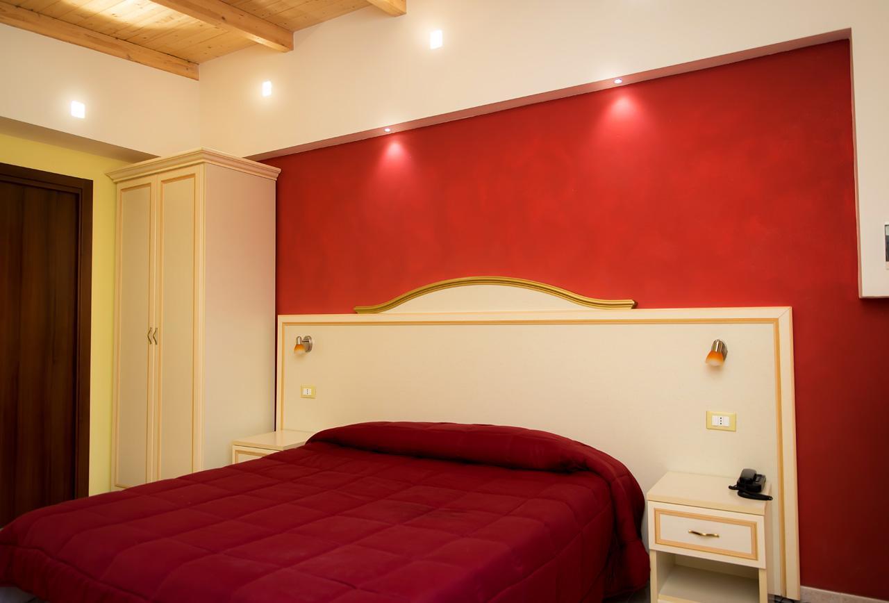 Hotel Villa Aurora Latina Esterno foto