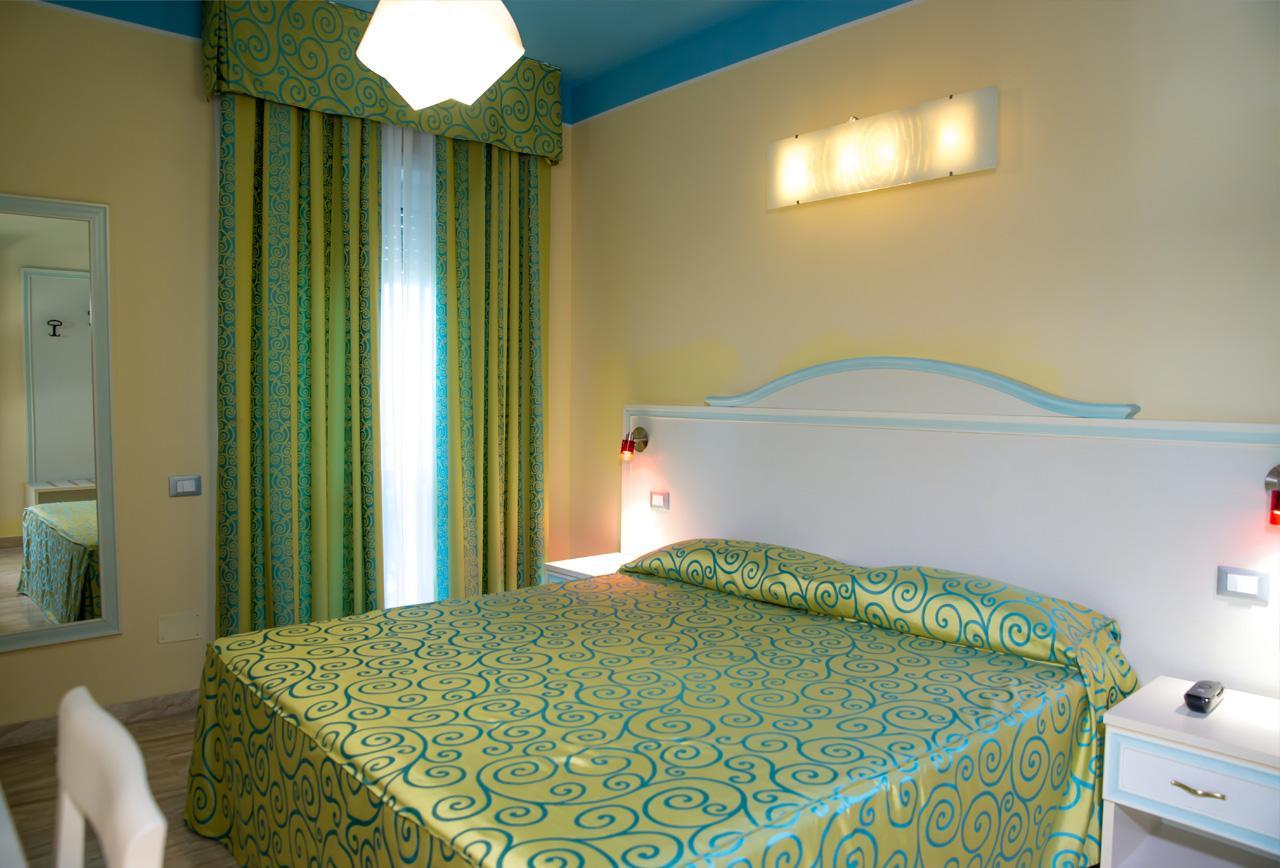 Hotel Villa Aurora Latina Esterno foto