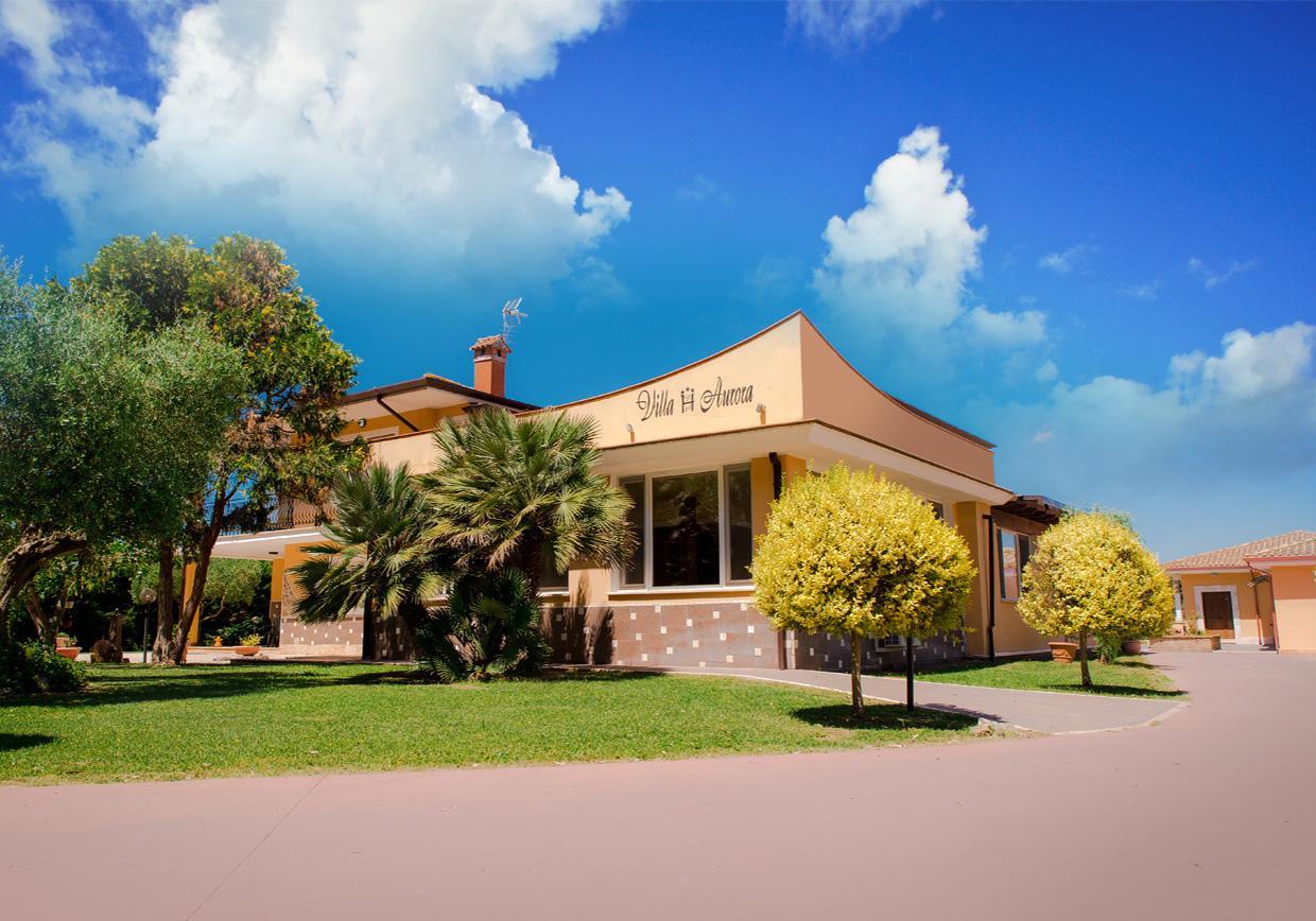 Hotel Villa Aurora Latina Esterno foto