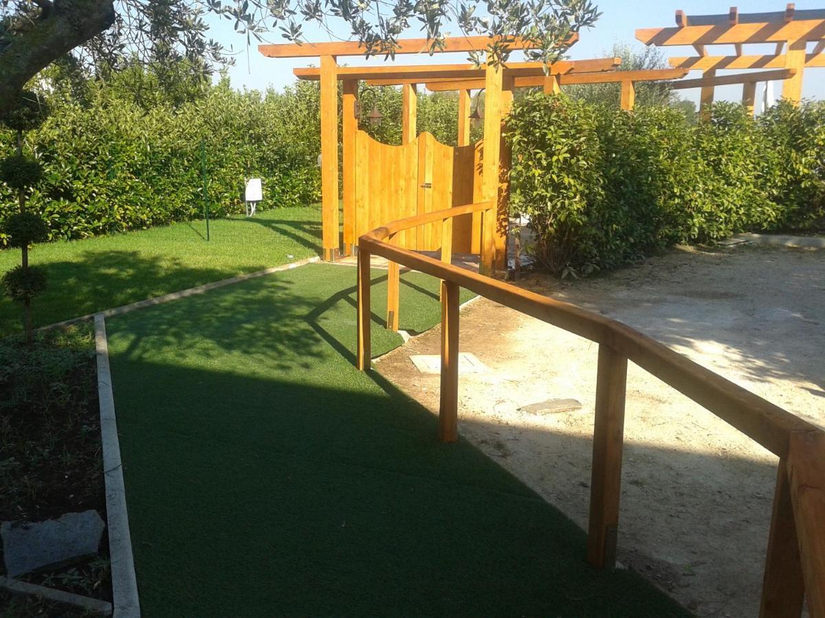 Hotel Villa Aurora Latina Esterno foto