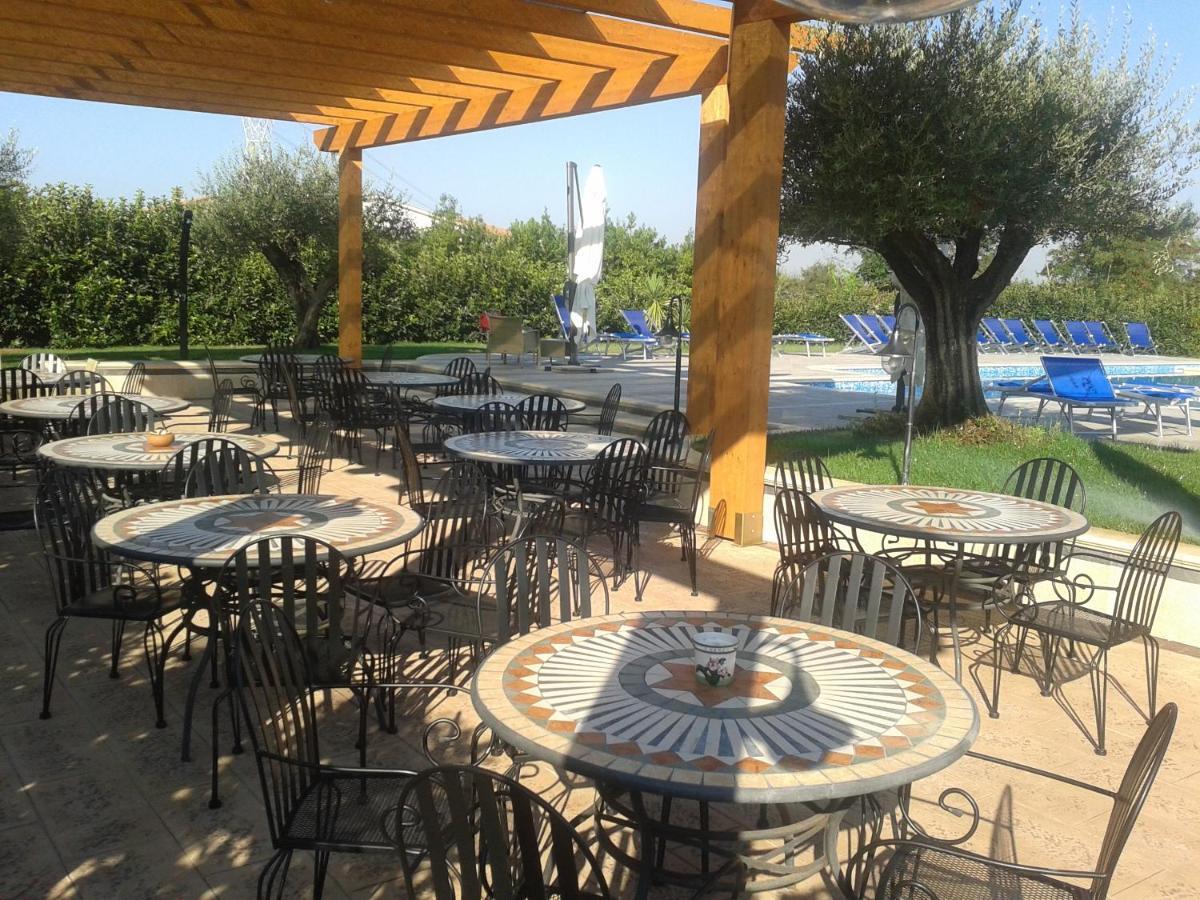 Hotel Villa Aurora Latina Esterno foto