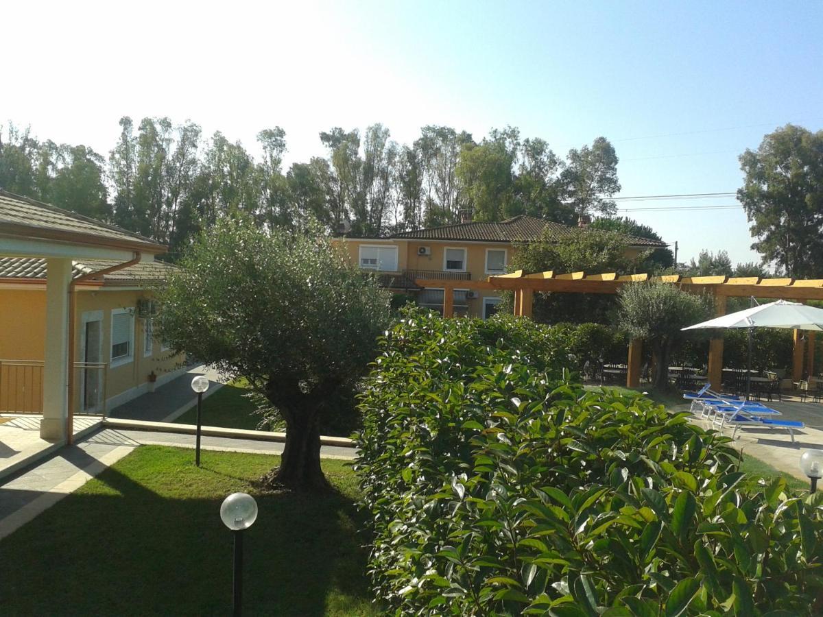 Hotel Villa Aurora Latina Esterno foto