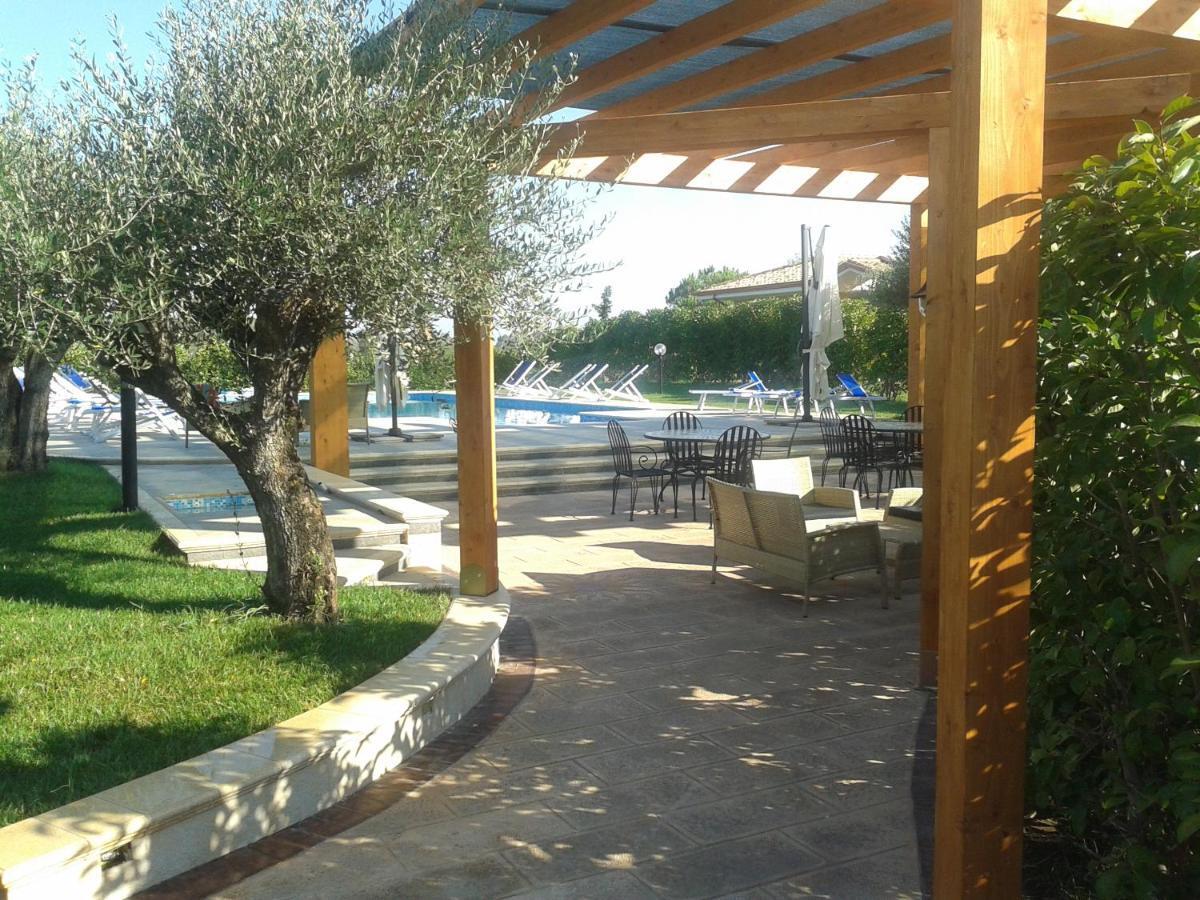 Hotel Villa Aurora Latina Esterno foto